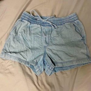 GAP women’s shorts, size Small.